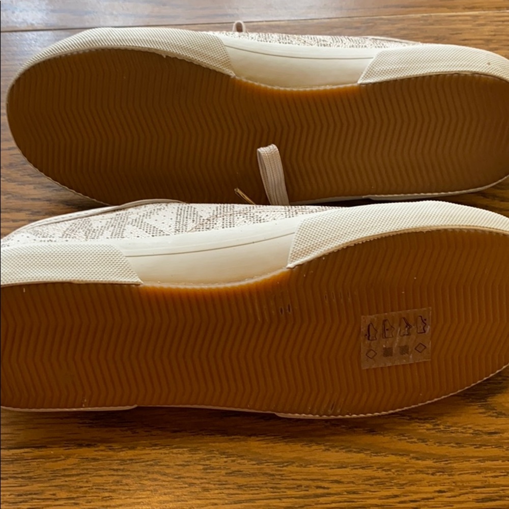 Michael Kors tennis shoes size 8 - Picture 3 of 4